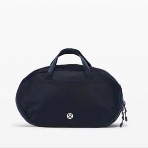 lululemon All th Essentials Kit 2.5L True Navy